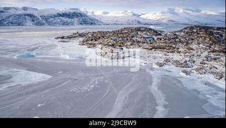 Eine Luftaufnahme der Insel Uummannaq im Nordwesten Grönlands. Stockfoto