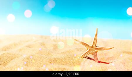 Summer background with a starfish and sand Stockfoto
