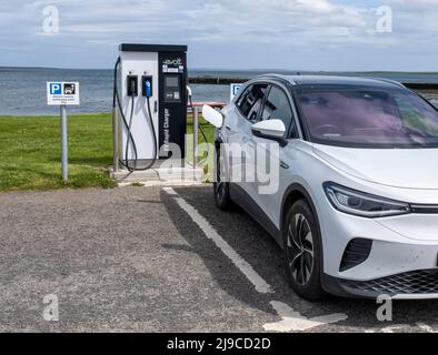 Schnellladestation für Elektrofahrzeuge, Finstown, Orkney, Schottland. Stockfoto