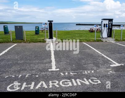 Schnellladestation für Elektrofahrzeuge, Finstown, Orkney, Schottland. Stockfoto