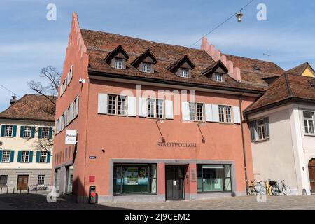 Chur, Schweiz, 11. April 2022 Gebäude der Polizeiwache in der Altstadt Stockfoto