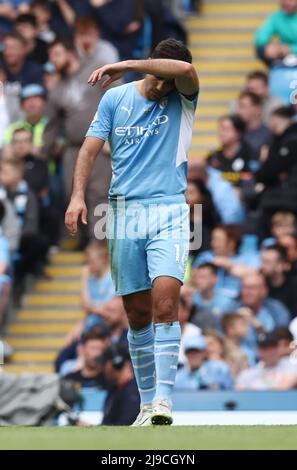 Manchester, Großbritannien. 22.. Mai 2022. Rodri von Manchester City wurde während des Spiels der Premier League im Etihad Stadium, Manchester, niedergeschlagen. Bildnachweis sollte lauten: Darren Staples/Sportimage Credit: Sportimage/Alamy Live News Stockfoto