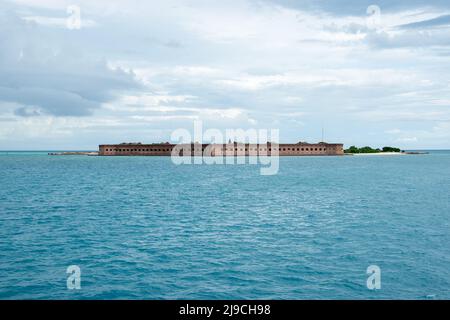 Fort Jefferson im Dry Tortugas National Park an einem bewölkten Tag Stockfoto