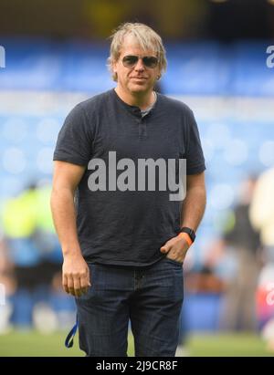 London, Großbritannien. 22.. Mai 2022. 22. Mai 2022 - Chelsea gegen Watford - Premier League - Stamford Bridge der neue Besitzer von Chelsea, Todd Boehly, spaziert über den Stamford Bridge-Platz. Bildnachweis: Kredit: Mark Pain/Alamy Live Nachrichten Stockfoto