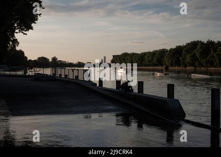 Thamaes River by Putney Bridge, Putney, London, Großbritannien Stockfoto