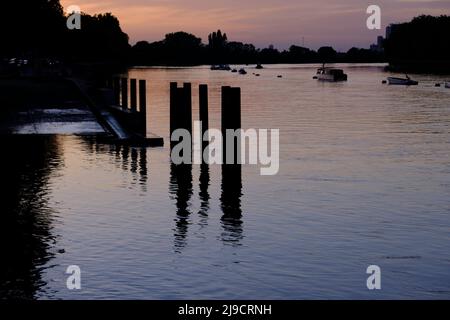 Thamaes River by Putney Bridge, Putney, London, Großbritannien Stockfoto