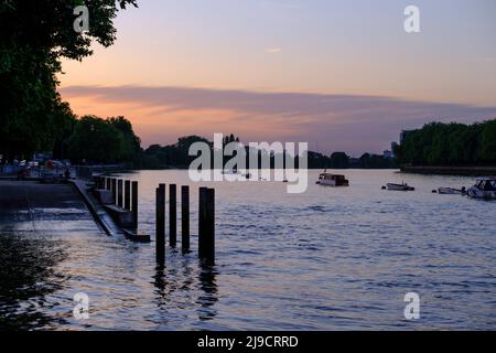 Thamaes River by Putney Bridge, Putney, London, Großbritannien Stockfoto