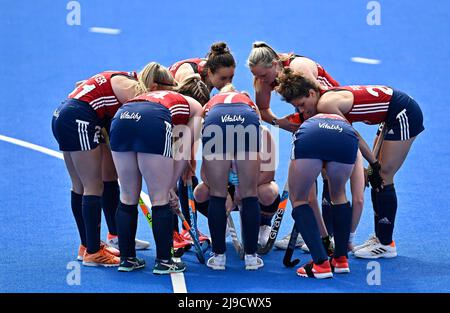 Stratford, Großbritannien. 22.. Mai 2022. England V China Frauen FIH Pro League. Lee Valley Hockey Center. Stratford. Das England huddle während des England V China Womens FIH Pro League Eishockey-Spiels. Kredit: Sport In Bildern/Alamy Live Nachrichten Stockfoto