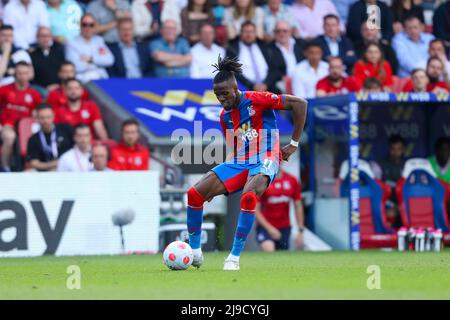 London, Großbritannien. 22.. Mai 2022; Selhurst Park, Crystal Palace, London, England; Premier League Football, Crystal Palace versus Manchester United: Wilfried Zaha von Crystal Palace Credit: Action Plus Sports Images/Alamy Live News Stockfoto