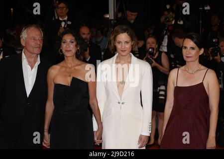 22. Mai 2022, Cannes, Cote d'Azur, Frankreich: VICKY KRIEPS (weiß) nimmt an der Vorführung von „R.M.N.“ während der jährlichen Filmfestspiele von Cannes 75. Teil (Bildquelle: © Mickael Chavet/ZUMA Press Wire) Stockfoto