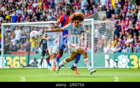 London, Großbritannien. 22.. Mai 2022. Hannibal von Manchester United jagt den Ball während des Premier League-Spiels zwischen Crystal Palace und Manchester United am 22. Mai 2022 im Selhurst Park, London, England. Foto von Phil Hutchinson. Nur zur redaktionellen Verwendung, Lizenz für kommerzielle Nutzung erforderlich. Keine Verwendung bei Wetten, Spielen oder Veröffentlichungen einzelner Clubs/Vereine/Spieler. Kredit: UK Sports Pics Ltd/Alamy Live Nachrichten Stockfoto