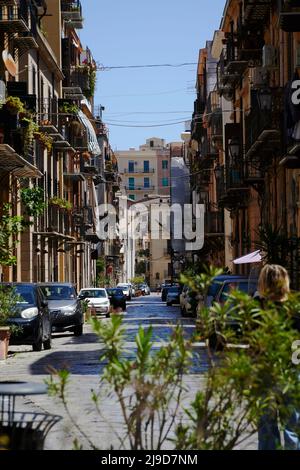 Tele-Bilder, die den schmalen Blick auf den Stadtteil Kelso in Palermo aufnehmen, farbenfroh und charmant Stockfoto