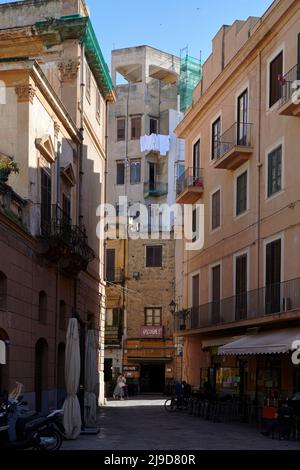 Tele-Bilder, die den schmalen Blick auf den Stadtteil Kelso in Palermo aufnehmen, farbenfroh und charmant Stockfoto