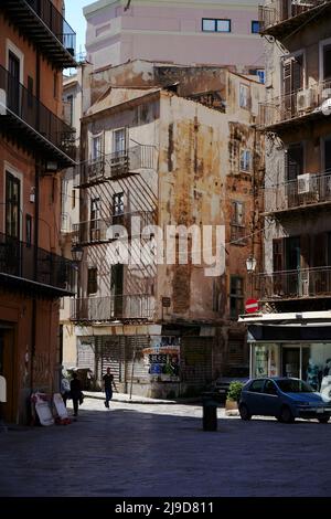 Tele-Bilder, die den schmalen Blick auf den Stadtteil Kelso in Palermo aufnehmen, farbenfroh und charmant Stockfoto