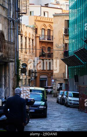 Tele-Bilder, die den schmalen Blick auf den Stadtteil Kelso in Palermo aufnehmen, farbenfroh und charmant Stockfoto
