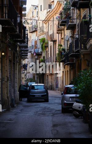 Tele-Bilder, die den schmalen Blick auf den Stadtteil Kelso in Palermo aufnehmen, farbenfroh und charmant Stockfoto