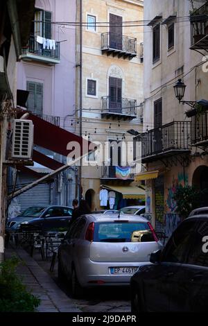 Tele-Bilder, die den schmalen Blick auf den Stadtteil Kelso in Palermo aufnehmen, farbenfroh und charmant Stockfoto