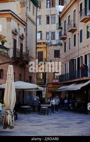 Tele-Bilder, die den schmalen Blick auf den Stadtteil Kelso in Palermo aufnehmen, farbenfroh und charmant Stockfoto