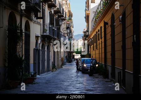 Tele-Bilder, die den schmalen Blick auf den Stadtteil Kelso in Palermo aufnehmen, farbenfroh und charmant Stockfoto