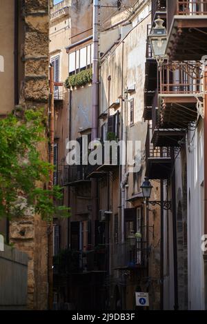 Tele-Bilder, die den schmalen Blick auf den Stadtteil Kelso in Palermo aufnehmen, farbenfroh und charmant Stockfoto