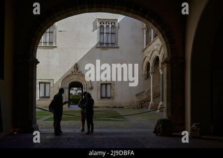 Die charmante Altstadt von Palermo, das Kelso-Viertel, in dem ein normannischer Stil auf die authentische siikilianische Straßenkulturetrifft Stockfoto