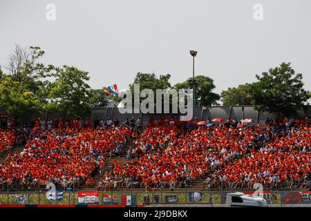 Barcelona, Spanien. 22.. Mai 2022. Fans, großer Preis von Spanien F1 auf dem Circuit de Barcelona-Catalunya am 22. Mai 2022 in Barcelona, Spanien. (Foto von HIGH TWO) Quelle: dpa/Alamy Live News Stockfoto