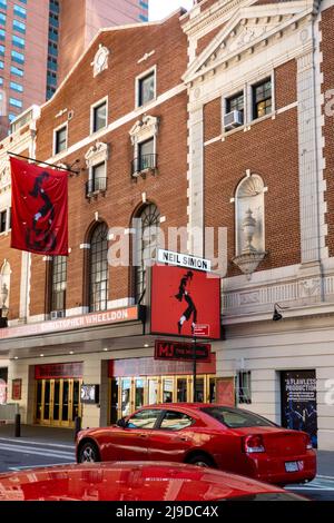 Festzelt „MJ The Musical“ im Neil Simon Theater, Times Square, NYC, USA 2021 Stockfoto