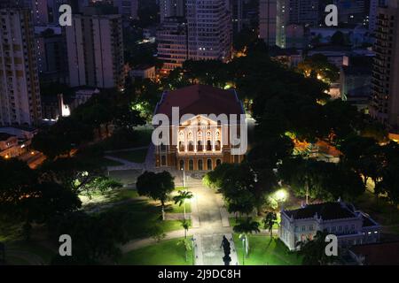 Sonnenuntergang Blick auf Praça da República und Teatro da Paz, wichtige touristische Attraktionen von Belém do Pará, Metropole des brasilianischen Amazonas. Juli 2009. Stockfoto