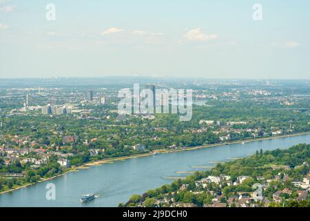 Panoramablick auf die Stadt Bonn und den Rhein Stockfoto
