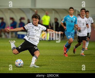 Israel. 22.. Mai 2022. Fußball, U17 Junioren: Europameisterschaft, Israel-Deutschland, Vorrunde, Gruppe A Lod, Israel - Sidney Raebiger erzielt die 2:0 für Deutschland. Quelle: Berney Ardov/dpa/Alamy Live News Stockfoto