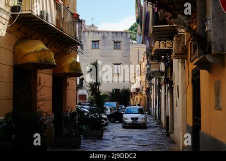 Tele-Bilder, die den schmalen Blick auf den Stadtteil Kelso in Palermo aufnehmen, farbenfroh und charmant Stockfoto