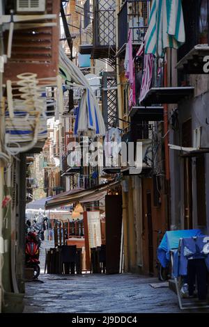 Tele-Bilder, die den schmalen Blick auf den Stadtteil Kelso in Palermo aufnehmen, farbenfroh und charmant Stockfoto