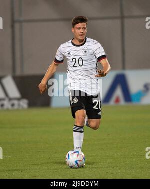 Israel. 22.. Mai 2022. Fußball, U17 Junioren: Europameisterschaft, Israel-Deutschland, Vorrunde, Gruppe A Lod, Israel - Sidney Raebiger aus Deutschland im Einsatz. Quelle: Berney Ardov/dpa/Alamy Live News Stockfoto