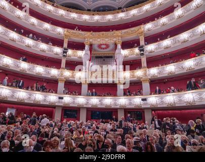 Schirmherren während der Pause am Nationaltheater, München, Bayern, Deutschland Stockfoto