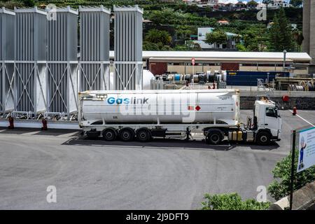 Ein Tanker mit flüssigem Erdgas für Gaslink, ein Unternehmen der Grupo Sousa in Madeira. Stockfoto