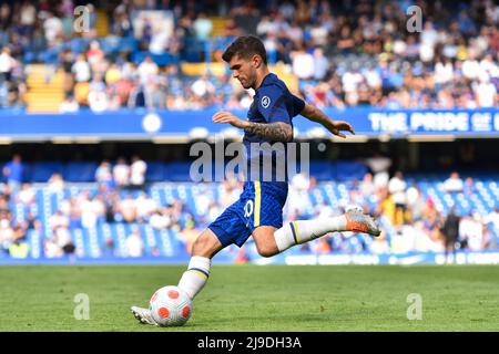 LONDON, GROSSBRITANNIEN. MAI 22. Christian Pulisic von Chelsea erwärmt sich zur Halbzeit während des Premier League-Spiels zwischen Chelsea und Watford in Stamford Bridge, London am Sonntag, 22.. Mai 2022. (Kredit: Ivan Yordanov | MI Nachrichten) Kredit: MI Nachrichten & Sport /Alamy Live Nachrichten Stockfoto