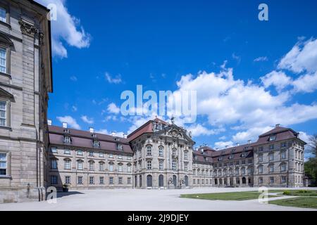 Außenansicht von Schloss Weissenstein, einer barocken palastartigen Residenz in Pommersfelden, Bayern, Süddeutschland. Stockfoto