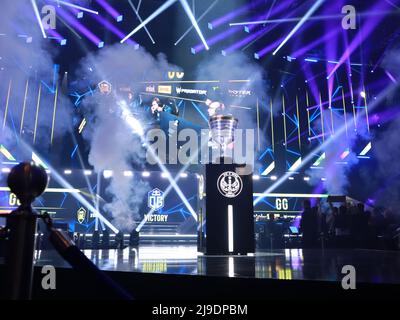 Stockholm, Schweden. 22.. Mai 2022. Die ESL One Stockholm Trophäe steht auf der Bühne in der Hovet Arena. Quelle: Arian Taheri/dpa/Alamy Live News Stockfoto