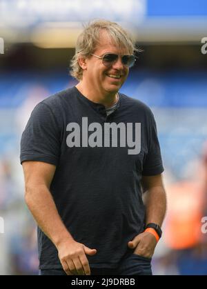 London, Großbritannien. 22.. Mai 2022. 22. Mai 2022 - Chelsea gegen Watford - Premier League - Stamford Bridge der neue Besitzer von Chelsea, Todd Boehly, spaziert über den Stamford Bridge-Platz. Bildnachweis: Kredit: Mark Pain/Alamy Live Nachrichten Stockfoto