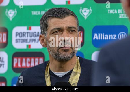 22.Mai 2022. Lissabon, Portugal. Portos Cheftrainer aus Portugal Sergio Conceicao im Finale des portugiesischen Pokals Porto gegen Tondela Credit: Alexandre de Sousa/Alamy Live News Stockfoto