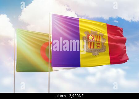 Sonniger blauer Himmel und Flaggen von algerien und algerien Stockfoto