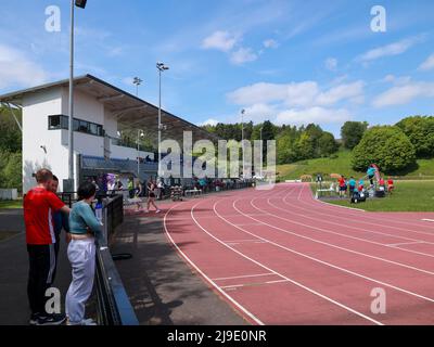 UK Athletics Track - Heimtribüne und Tribüne auf dem Mary Peters Track, Belfast, Nordirland Stockfoto