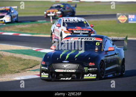 Winton, Australien. 22. Mai 2022. CAM Waters, Monster Energy Racing führt Rennen 14 bei der Australian Supercars Championship. Stockfoto