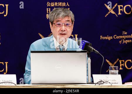 Yuichi Kaido, Rechtsanwalt, spricht während einer Pressekonferenz im Club of Japan des ausländischen Korrespondenten am 20. Mai 2022 in Tokio, Japan. Diskussionsteilnehmer sprachen über einundachtzig Mitglieder, die seit 2018 eine einzige kleine Gewerkschaft in Osaka von der Polizei festgenommen wurden, viele aufgrund von Anschuldigungen, die Arbeitswissenschaftler als rechtlich zweifelhaft bezeichnen. (Foto von Rodrigo Reyes Marin/AFLO) Stockfoto