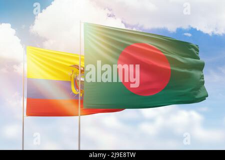 Sonniger blauer Himmel und Flaggen von bangladesch und ecuador Stockfoto