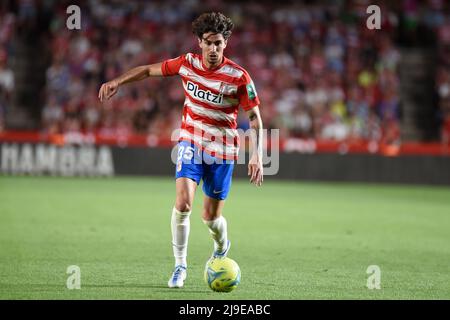 Alex Collado von Granada CF in Aktion während des Liga-Spiels zwischen Granada CF und RCD Español im Nuevo Los Carmenes Stadion am 10. Mai 2022 in Granada, Spanien. Stockfoto