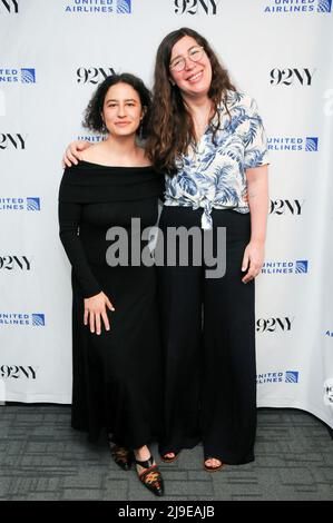 Ilana Glazer und Alison Leiby besuchen „Oh God: Alison Lieby und Ilana Glazer im Gespräch“ im 92. Street Y in New York City. Stockfoto