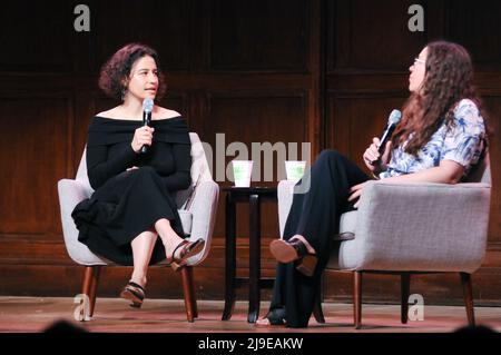 Ilana Glazer und Alison Leiby besuchen „Oh God: Alison Lieby und Ilana Glazer im Gespräch“ im 92. Street Y in New York City. Stockfoto
