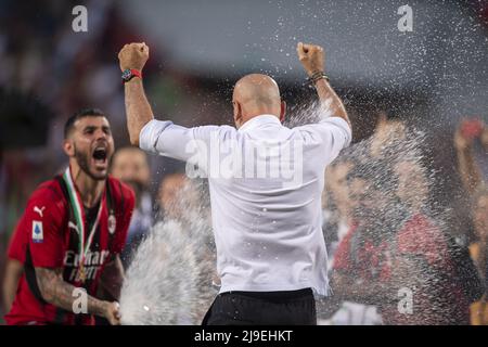 Stefano Pioli Coach (Mailand) während der italienischen Serie Ein Spiel zwischen Sassuolo 0-3 Mailand im Mapei Stadium am 22. Mai 2022 in Reggio Emilia, Italien. Quelle: Maurizio Borsari/AFLO/Alamy Live News Stockfoto