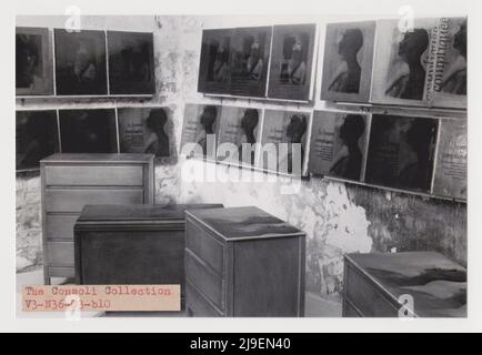 Künstleratelier für Siebdruck, antiker Art déco/Art Nouveau Mannequin, Gemälde, handgemalte Möbel Stockfoto